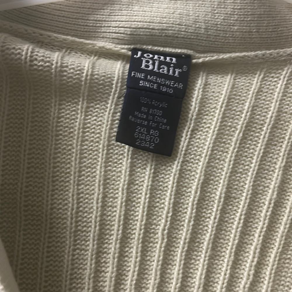 Men’s 2XL 100 percent acrylic 5 button down sweater